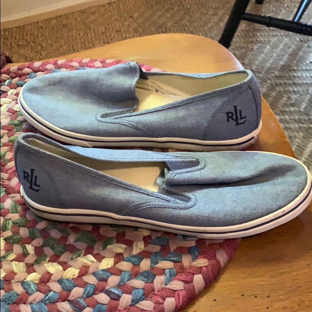 Casual shoes